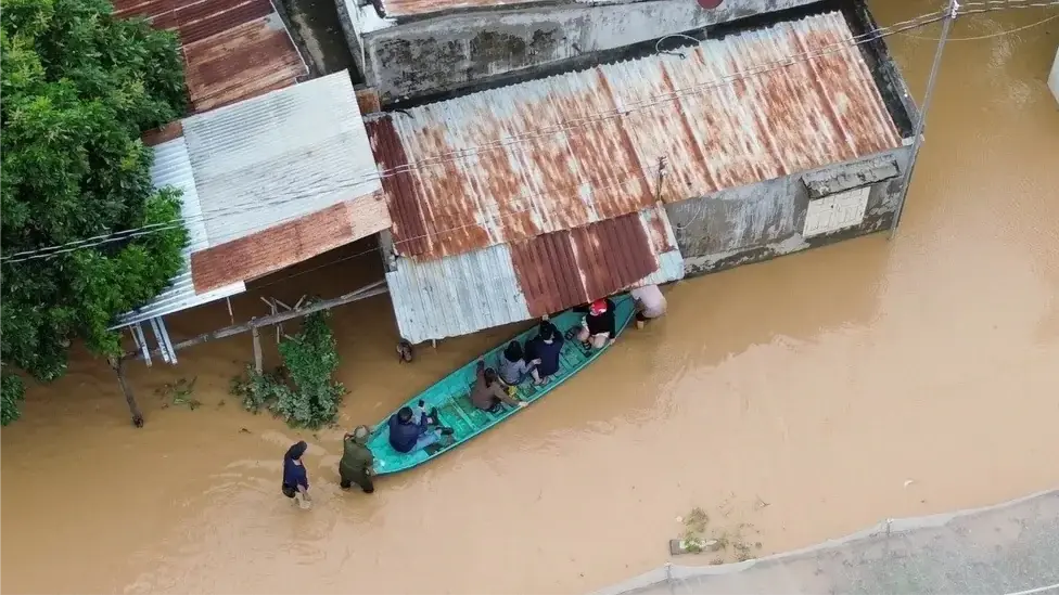 Khi tin giả 'tàn phá' niềm tin giữa rốn lũ miền Trung